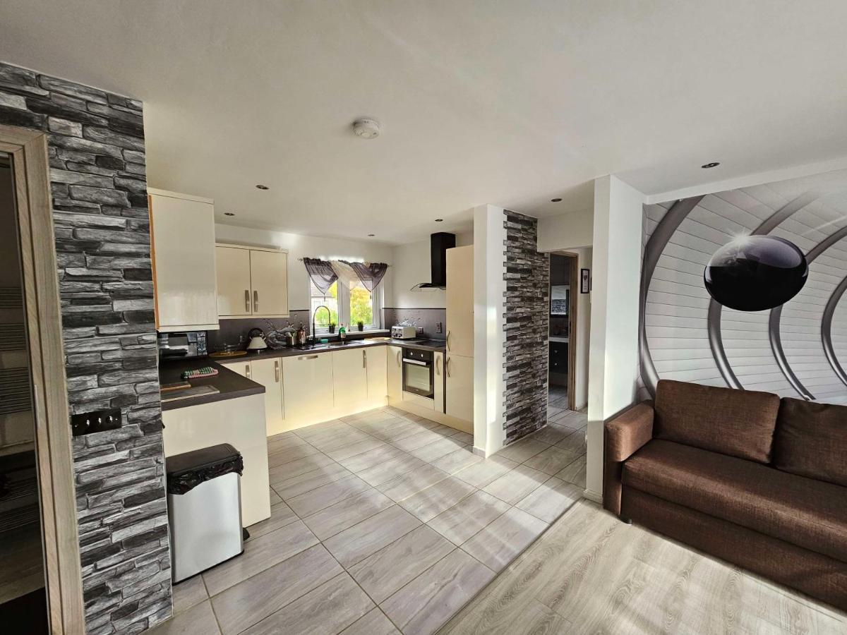 דירות ליסבורן Modern Urban Haven: Stylish Getaway מראה חיצוני תמונה